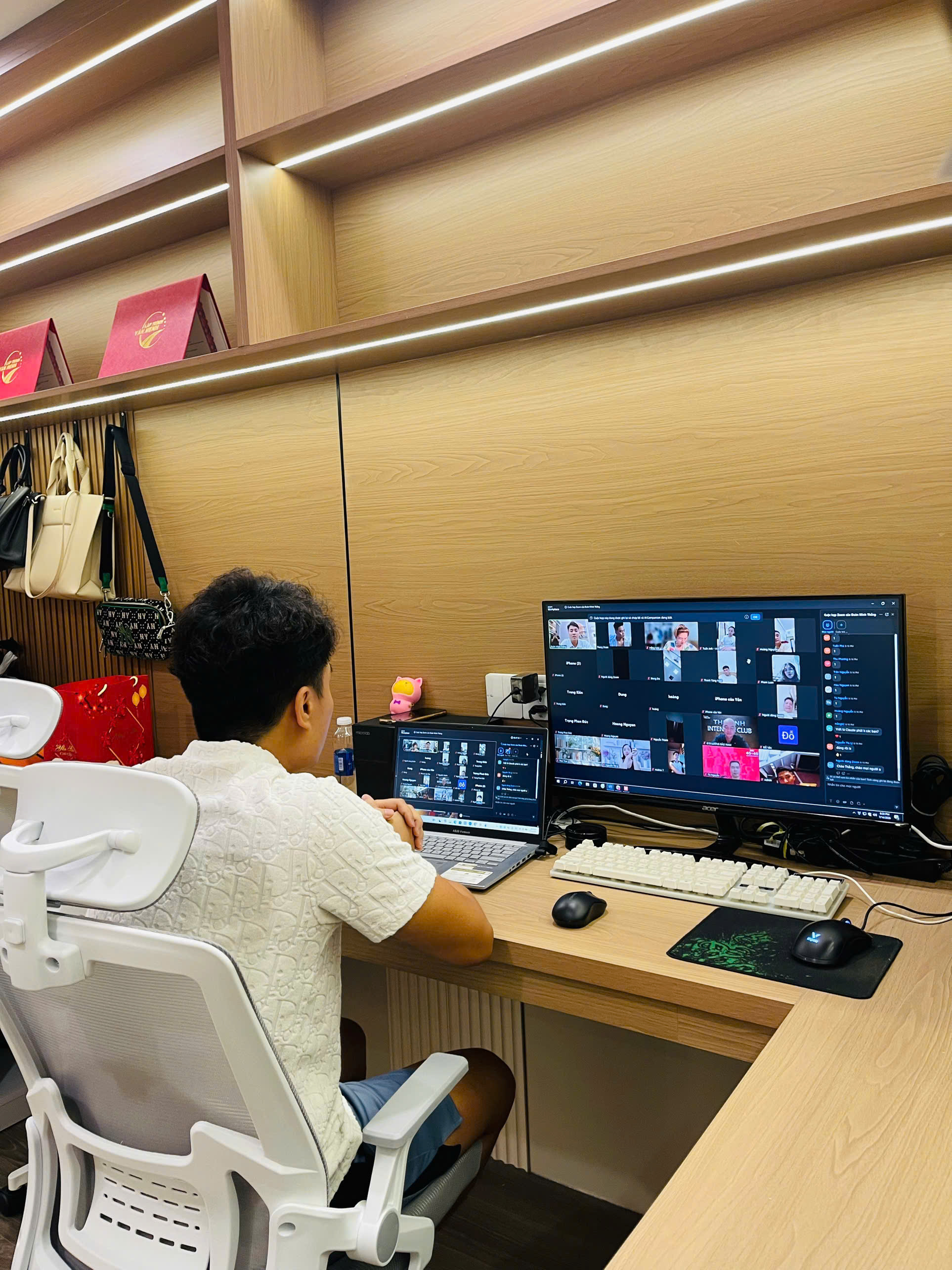 Thắng TST giảng lớp AI qua Zoom